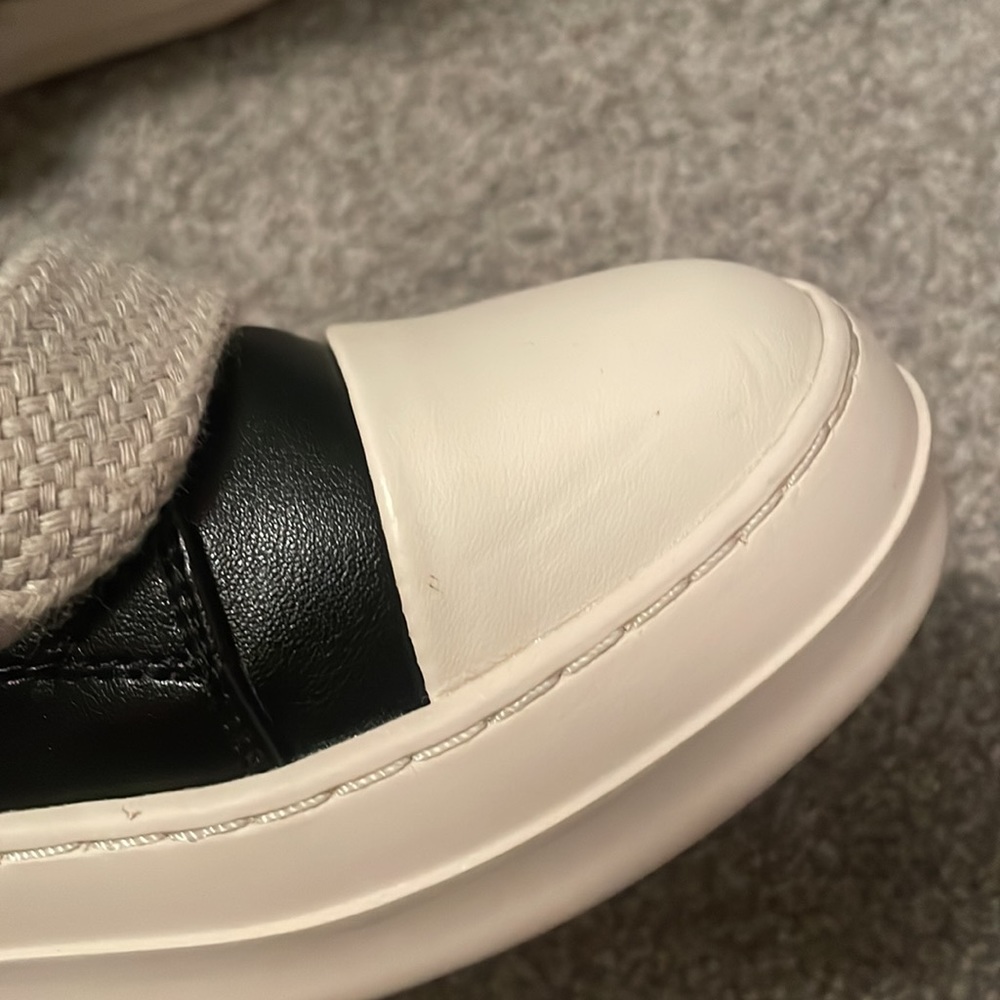 Shoes - Picture 7 of 8